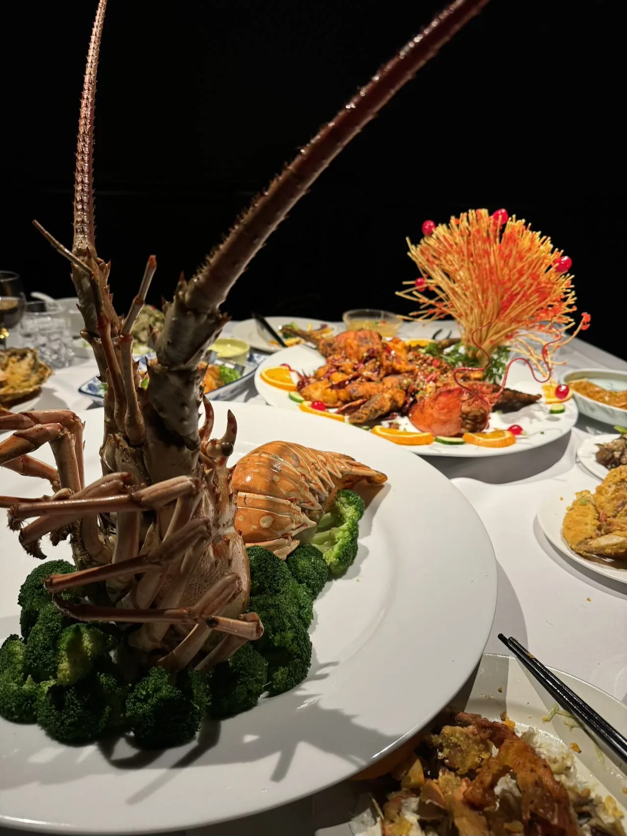 Steamed and dry-fried lobster presentation